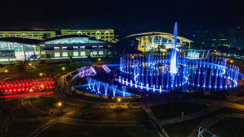 Puerto Princesa: Balayong People's Park with Dinner and Show - The Hourly Water-and-Light Show: How to Time Your Arrival