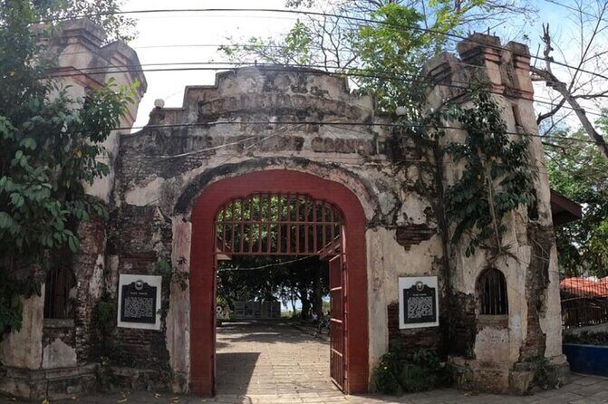 Puerto Princesa Palawan Historical Tour - Stop 1: Puerto Princesa Baywalk Park and the resettlement origin