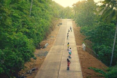 Siargao : Sunset 2 Hours Guided Electric Skate Experience - Your board and the remote: the learning curve is the whole story
