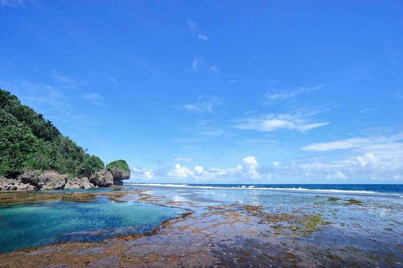 Siargao Tour B (shared tour) - Sugba Lagoon: clear water, sandy steps, and the human drone moment