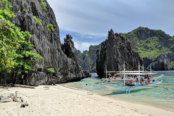 Small-Group El Nido Island Hopping Tour - The Day’s Flow: Pickup, Timing, and Meeting Point
