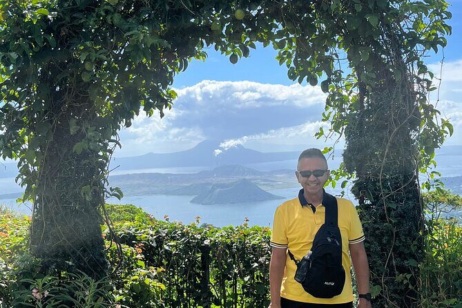 Tagaytay Day Tour sightseeing with Panoramic Taal volcano view - Inside the Tagaytay museum stop with Ramón Orlina glass art