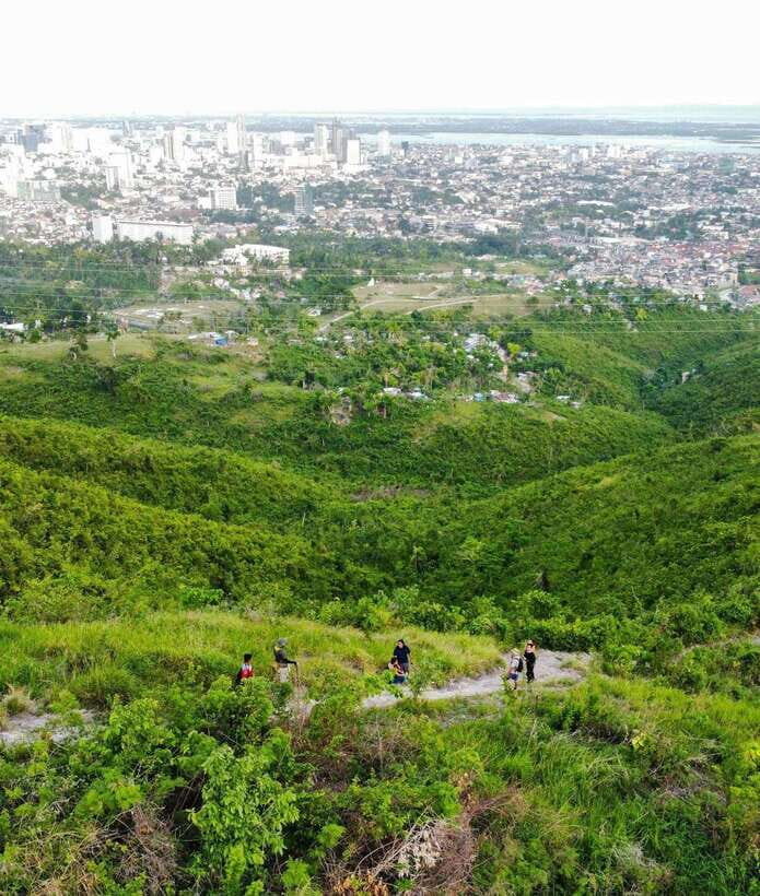Trekking to see the beautiful view of Cebu City - From McDonald’s Paseo Arcenas to Cebu’s viewpoint