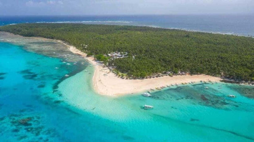 Tri island tour: Naked Island, Daku Island and Guyman Island - Guyam Island swimming: the clean-water, camera-friendly stop