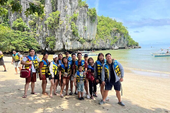 Underground River Group Tour w/ Lunch & Return to Puerto Princesa - Audio translator and AC van: small details that change the experience